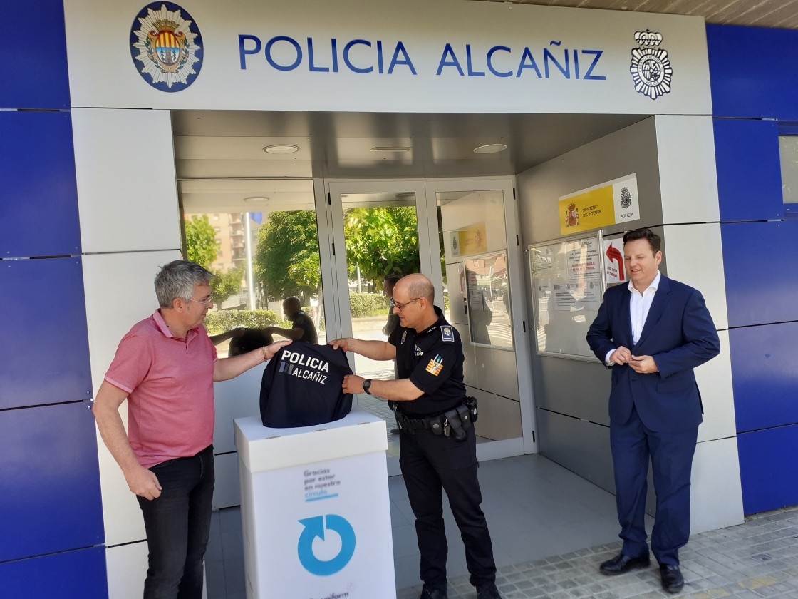 La Policía Local de Alcañiz estrena 26 nuevos uniformes y recicla los antiguos para su reutilización