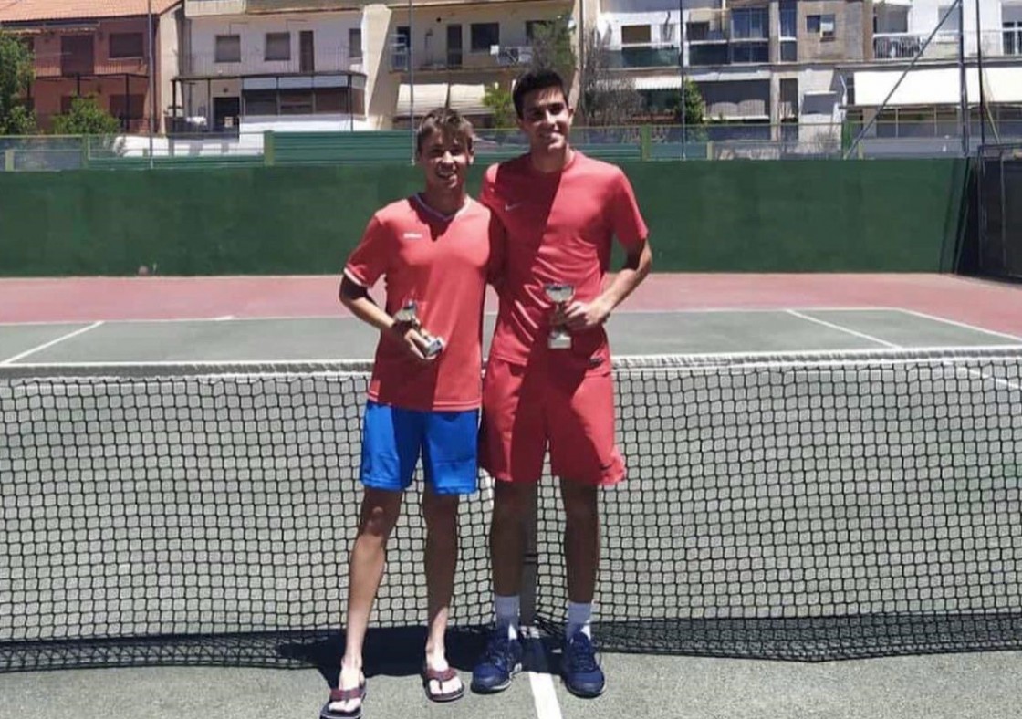 Diego Esteban se impone en el campeonato provincial de tenis
