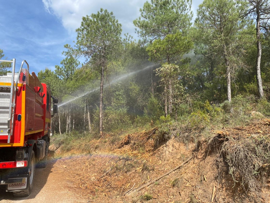 La Unidad Militar de Emergencias simula una intervención en un incendio forestal en Fuentespalda