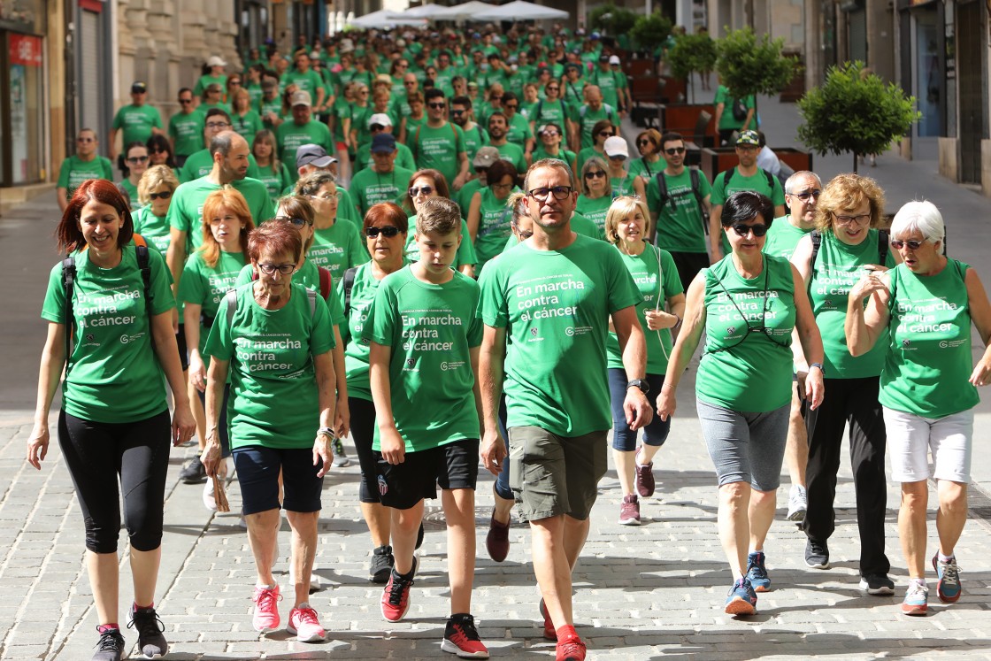 Una marea verde recorre la Ruta del Agua de Teruel ‘En marcha contra el cáncer’