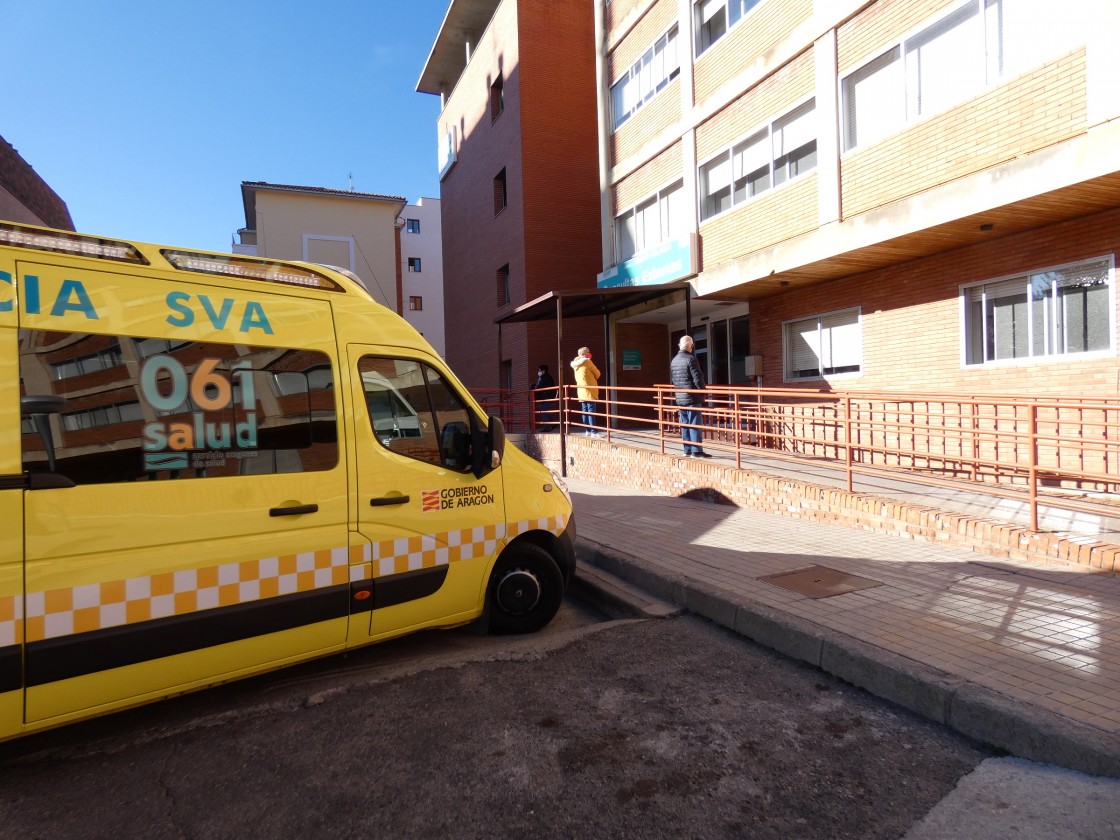 Las Cortes de Aragón exigen que se garantice la presencialidad de ambulancias SVB y UVI