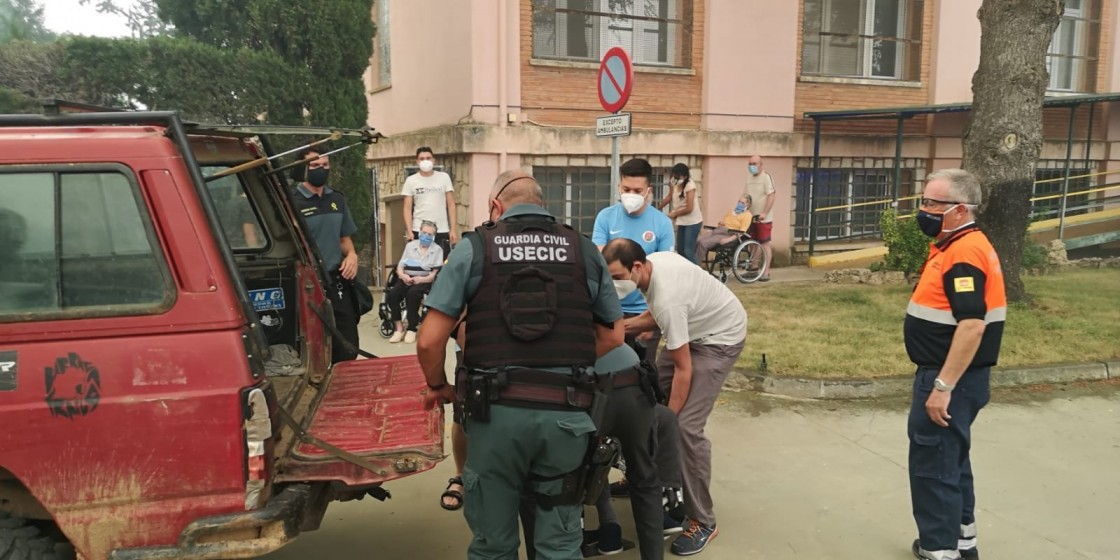 El incendio de Castejón se adentra en Burbáguena y afecta a la residencia de ancianos