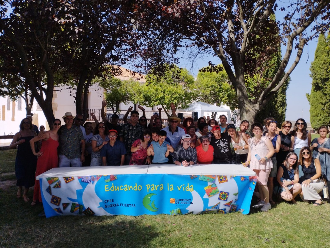 El Colegio Gloria Fuertes se da un baño de masas en San Macario por su 40 aniversario