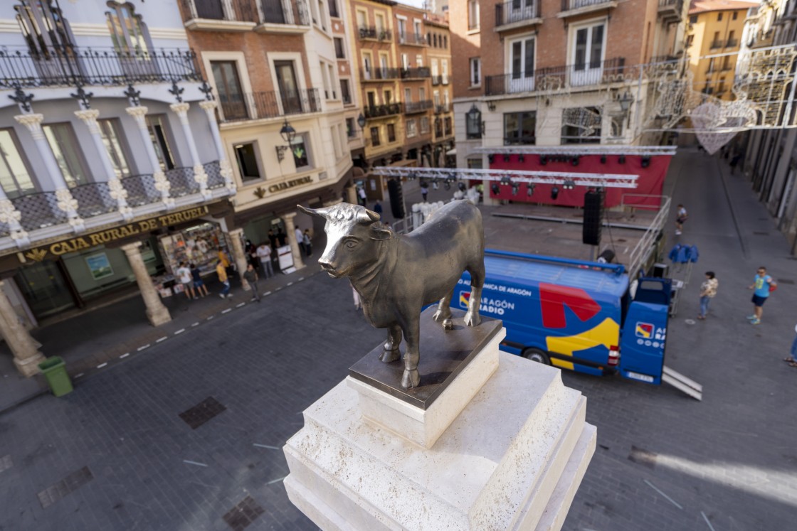 El Ayuntamiento de Teruel e Interpeñas anuncian que la puesta del pañuelo al Torico este sábado se realizará de la manera tradicional