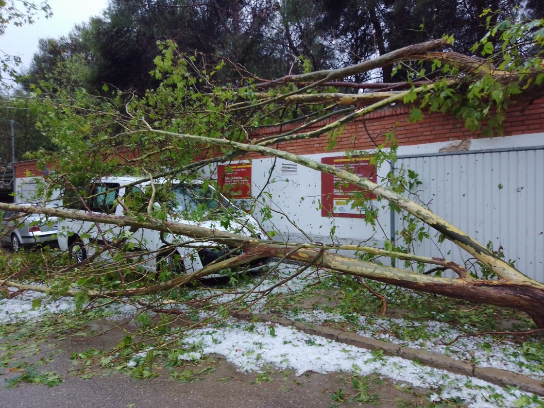 Una intensa tormenta de granizo causa importantes daños materiales en Andorra