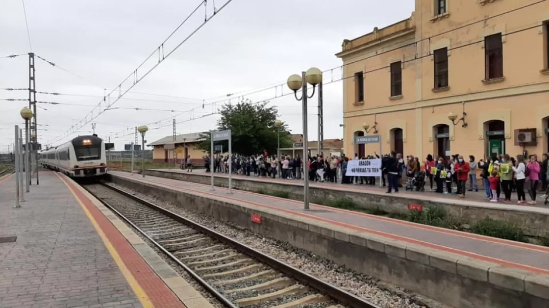 Nuevas críticas a Renfe por no contar viajeros que van de Caspe a Zaragoza