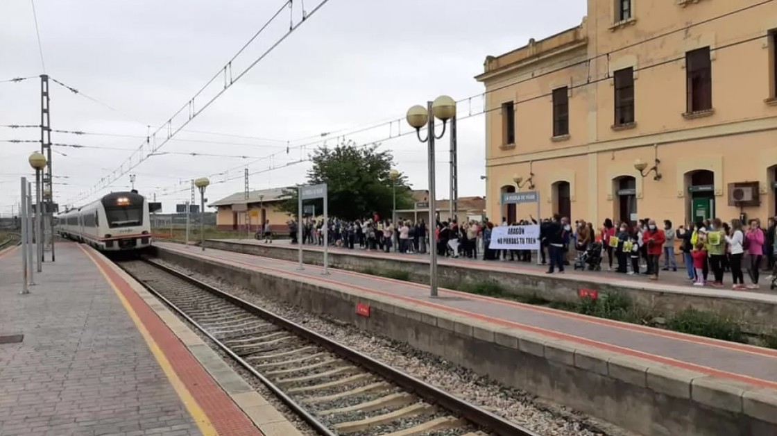 Nuevas críticas a Renfe por no contar viajeros que van de Caspe a Zaragoza