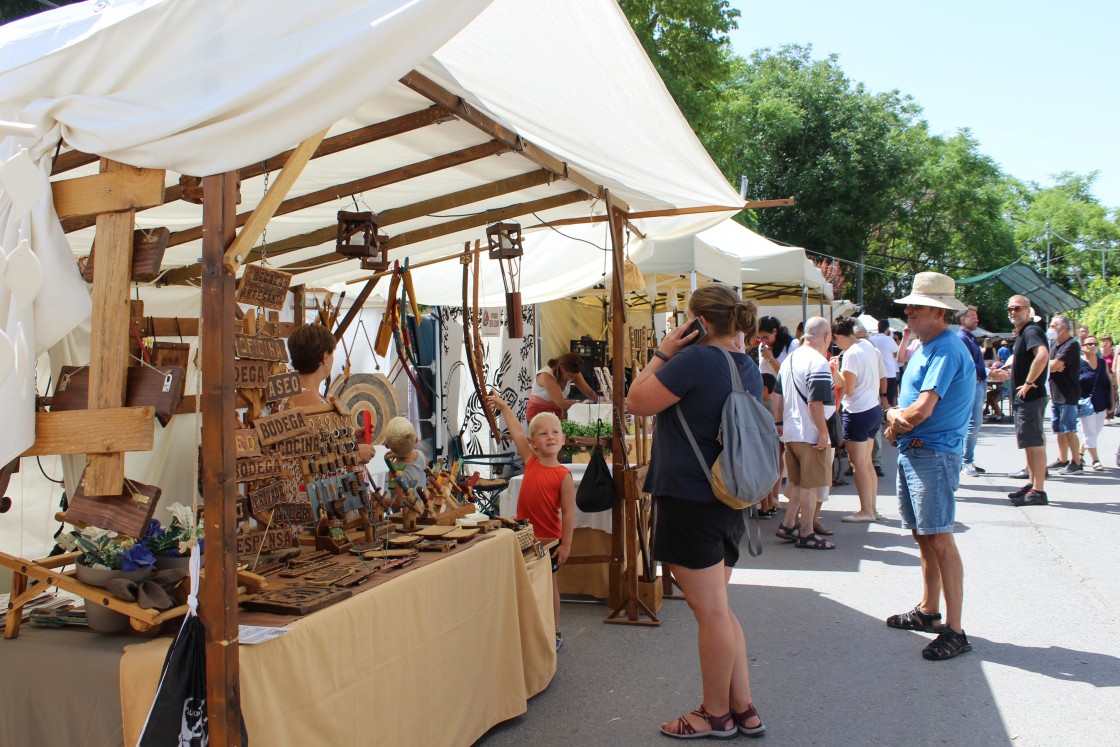 Los artesanos recuperan el pulso en Artemón, la feria de los oficios más veterana de Teruel