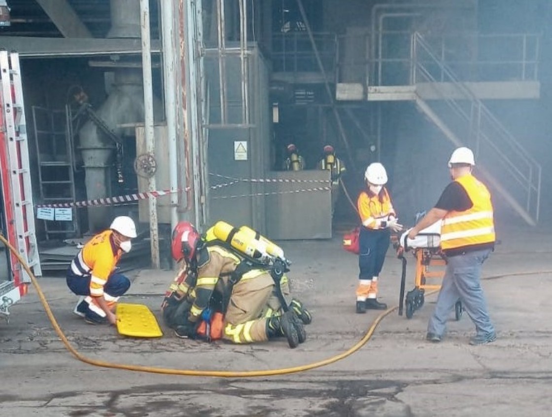 Bomberos de la DPT del Parque de Alcañiz participan en un simulacro en la térmica de Andorra