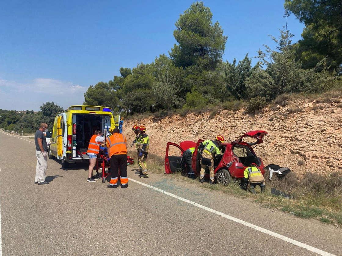 Herida de gravedad la conductora de un vehículo que se sale de la vía en la N-211, en el término de La Mata de los Olmos