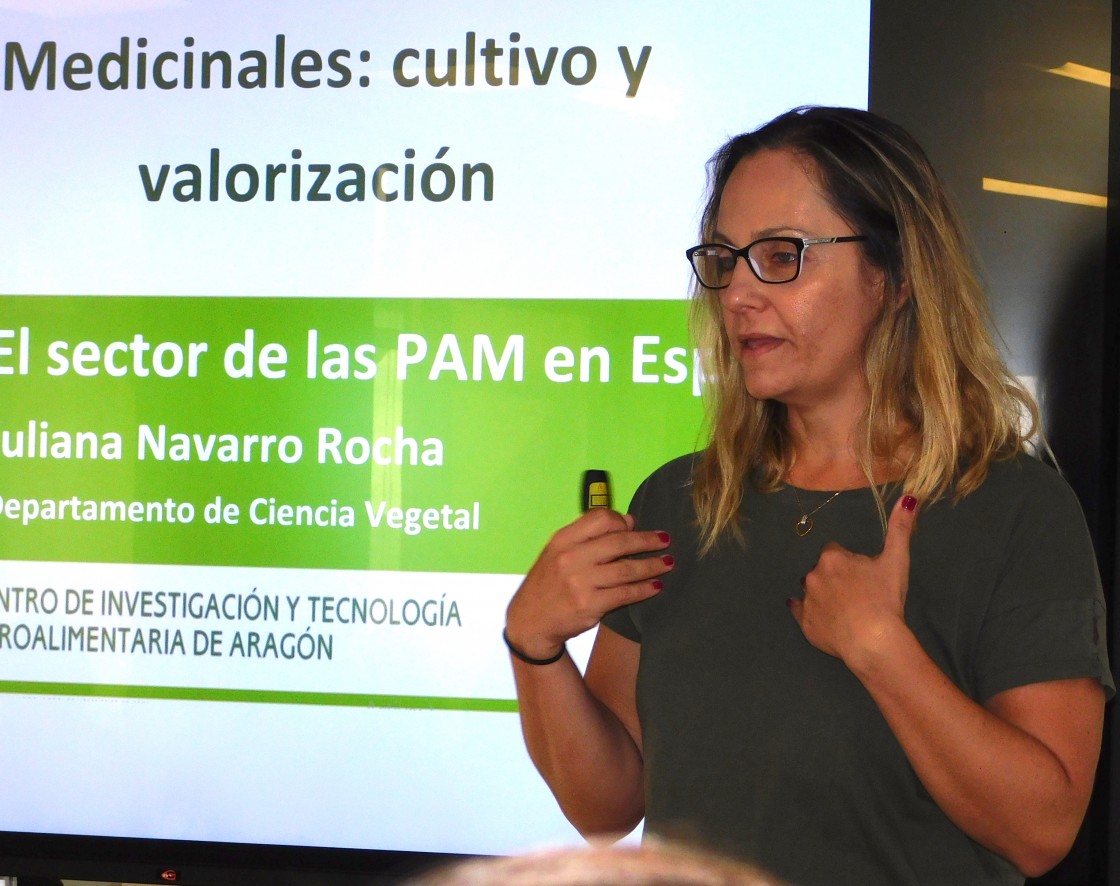 Juliana Navarro, investigadora del CITA: “El de las plantas aromáticas  es un sector con mucho potencial  de desarrollo en Teruel”