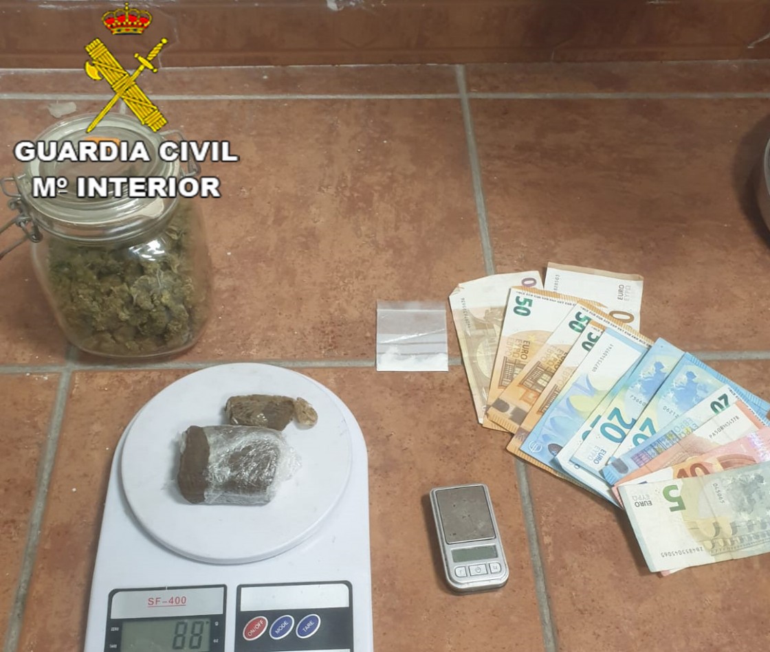 La Guardia Civil de Teruel detiene a tres  personas en Sarrión y Caminreal como presuntas autoras del delito de tráfico de drogas