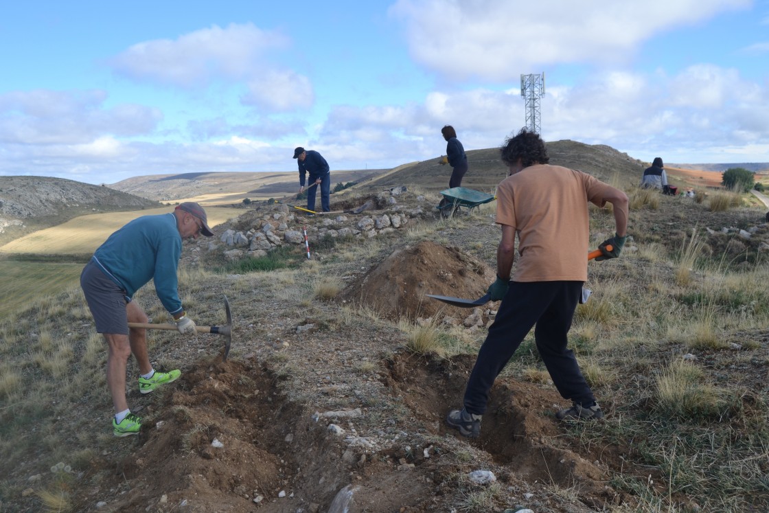 Los habitantes de Pancrudo excavan en su castillo