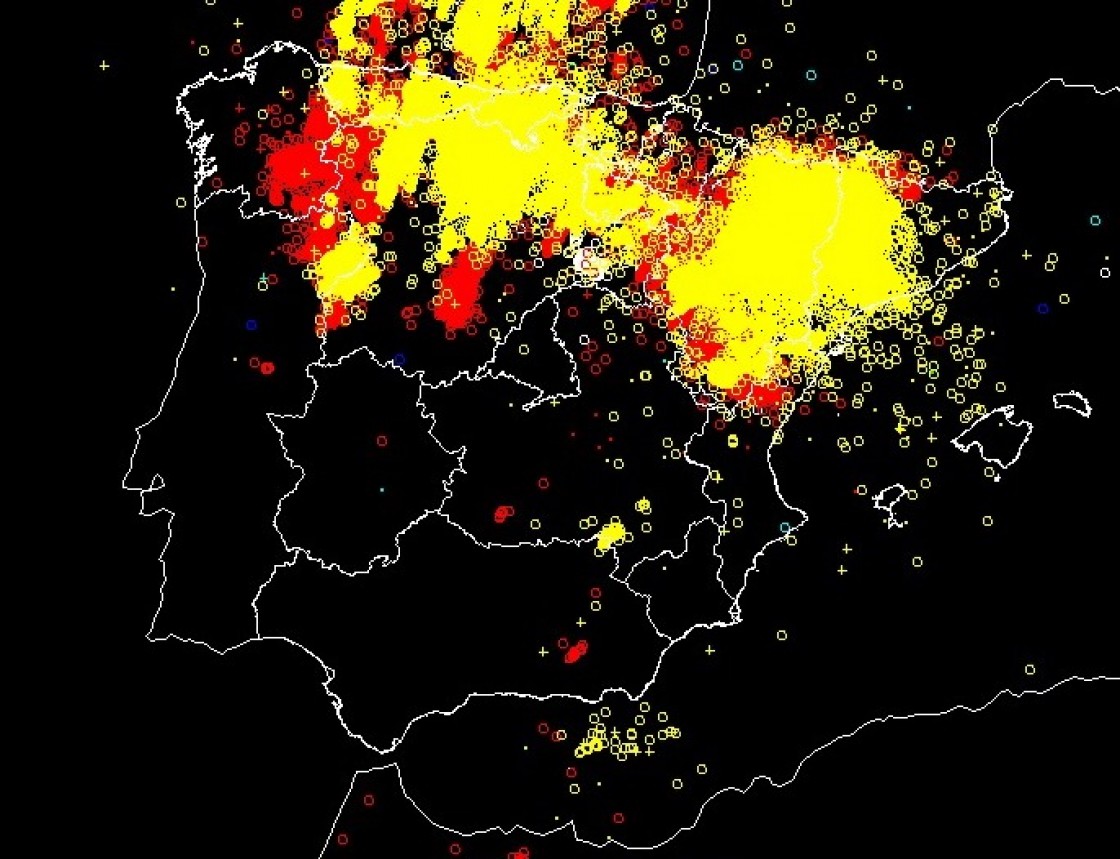 La mitad de los rayos de la pasada noche en España han caído en Aragón