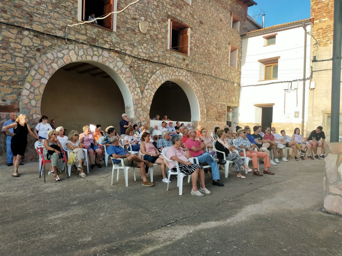 Más de 200 personas participan en las cuatro actuaciones de agosto de La Plaza Suena