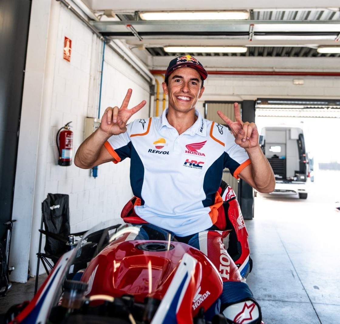 Márquez progresa en su recuperación y vuelve a subirse a una moto en MotorLand Aragón