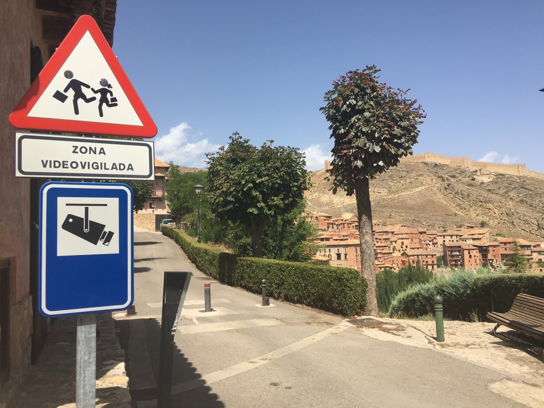 Conecta Consultores colocará las 22 cámaras de vigilancia en el casco antiguo y los aparcamientos de Albarracín