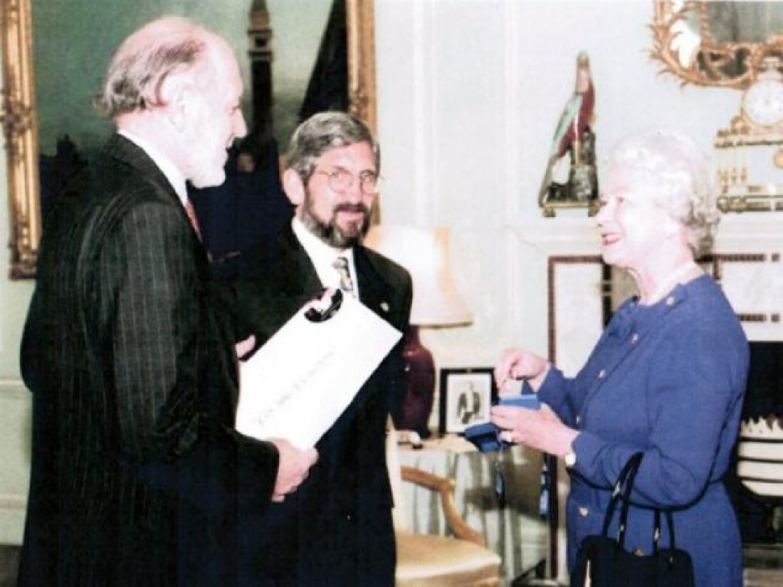 Isabel II, la reina de Inglaterra  que conoció Teruel y los Amantes gracias a la medalla del CITT