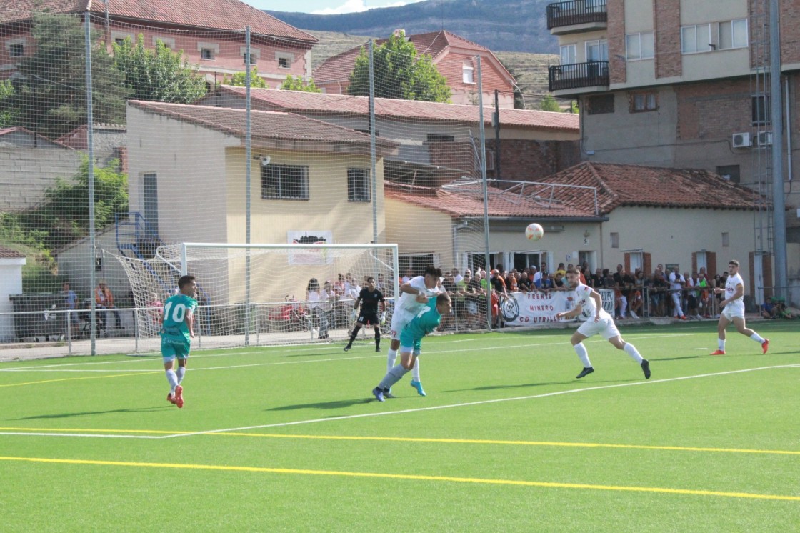 El Utrillas empata a cero en La Vega ante el Ejea en su regreso a la Tercera División