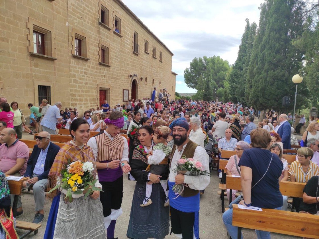 Masiva participación en la ofrenda a la Virgen de Pueyos en las Fiestas de Alcañiz