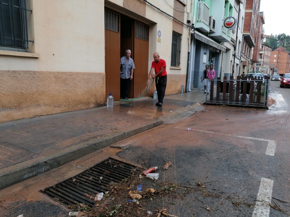 Una fuerte tormenta descarga sobre la ciudad de Teruel más de 26 litros por metro cuadrado en el plazo de una hora