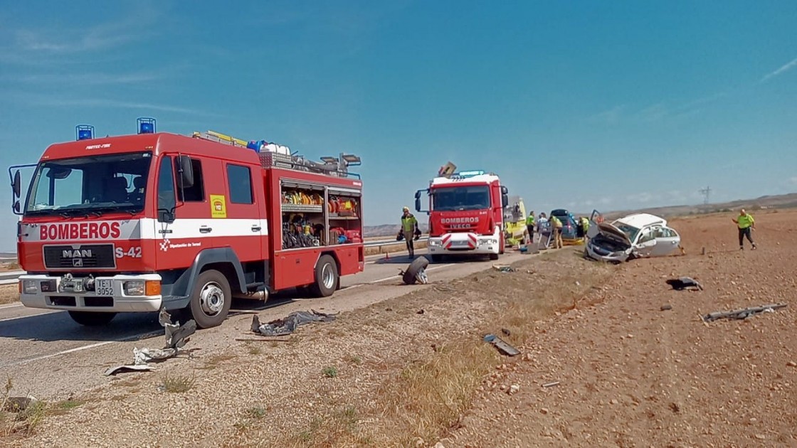 Los bomberos excarcelan a una mujer atrapada en un vehículo tras sufrir un accidente en Andorra