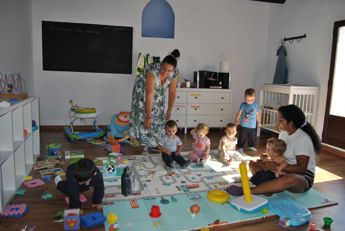 Monforte de Moyuela cumple el sueño de reconvertir el Museo  de la Escuela en un aula infantil con seis alumnos