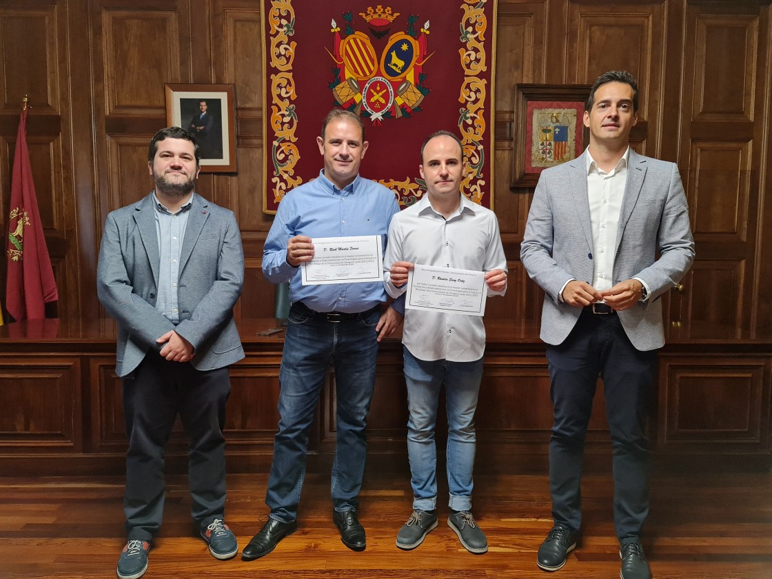 El Ayuntamiento de Teruel entrega dos becas de 1.500 euros a alumnos del Máster en Innovación y Emprendimiento en Tecnologías para la Salud y el Bienestar