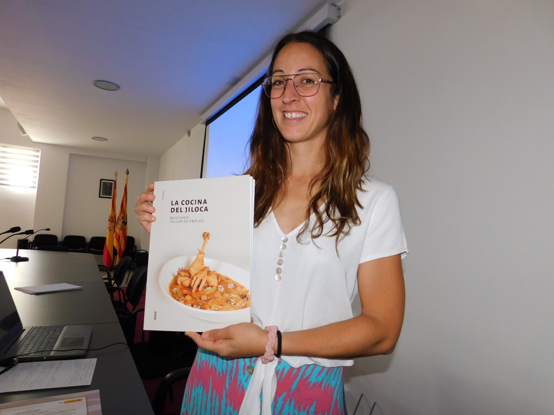 Pilar Marzo, directora del taller de empleo La cocina del Jiloca: “Hemos querido modernizar las recetas del Jiloca para no hacer el típico recetario tradicional”