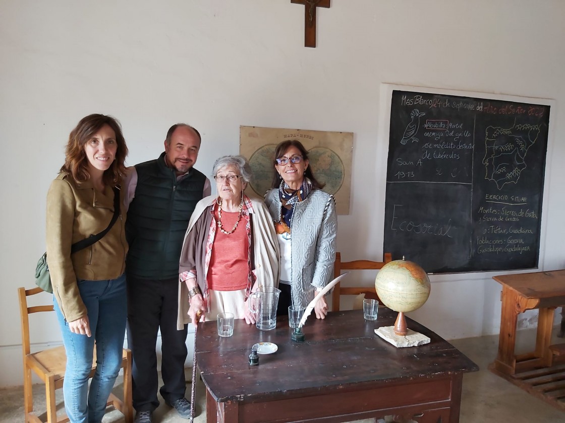 Los maestros debaten en el Mas Blanco sobre ventajas y carencias de la escuela rural