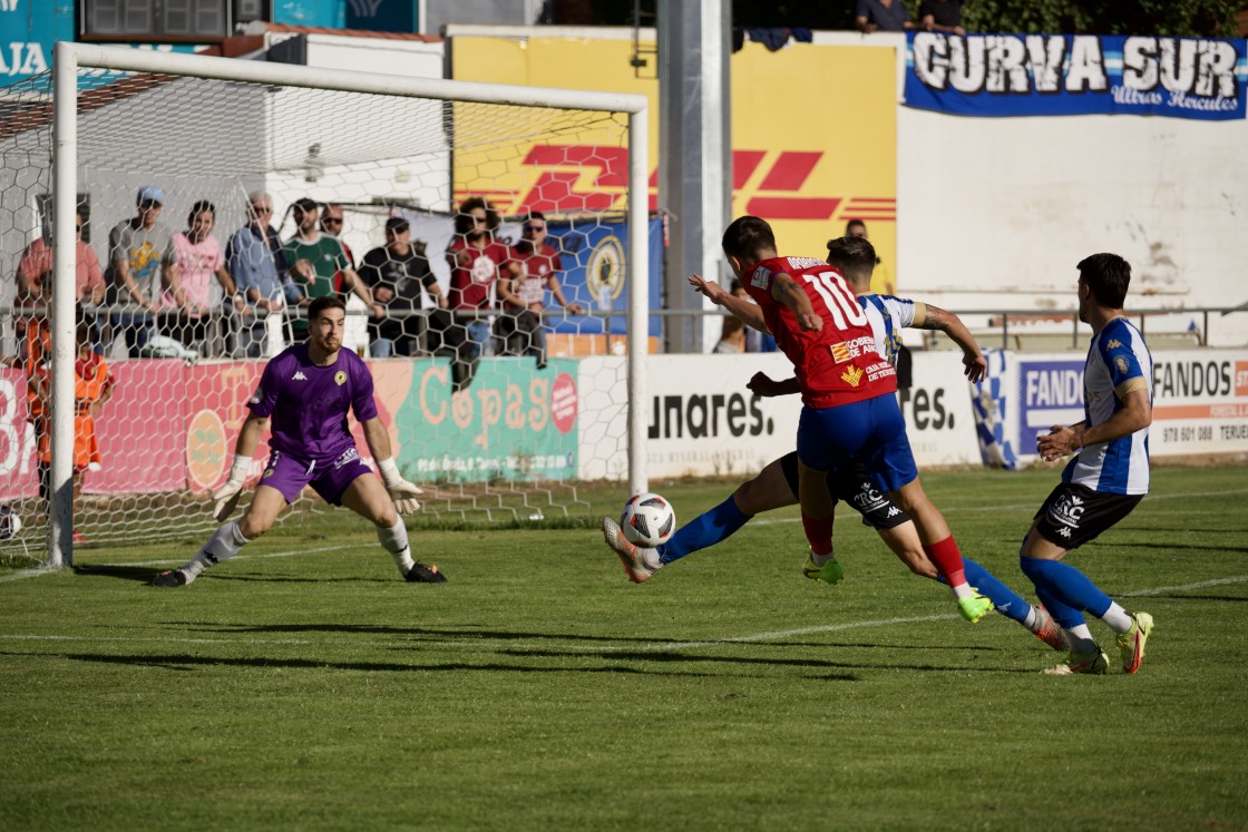 El CD Teruel se mantiene en lo alto tras vencer a Hércules (1-0)