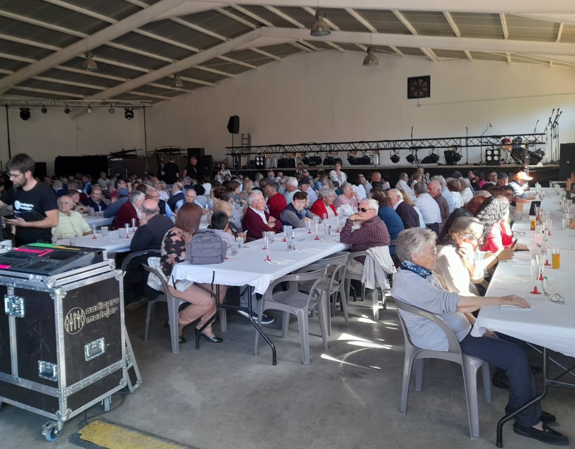 Vecinos de la Ribera del Turia celebran una jornada de convivencia en Riodeva