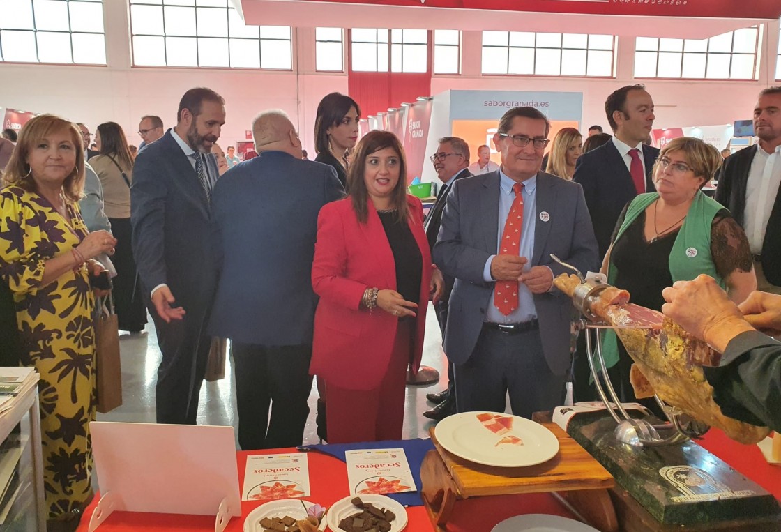 Siente Teruel promociona los ‘oros gastronómicos’ de la provincia en la Feria de los Pueblos de Granada