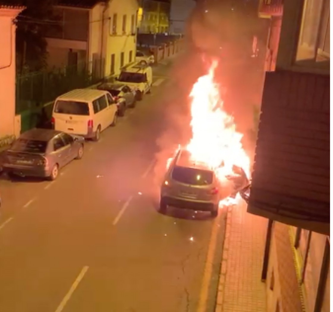 Arde un vehículo en San León sin causar daños personales