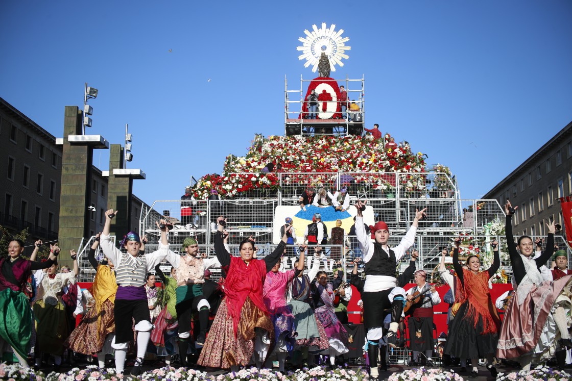 La Asociación Cultural Aixa de Muniesa abre la Ofrenda a la Virgen del Pilar con más grupos inscritos