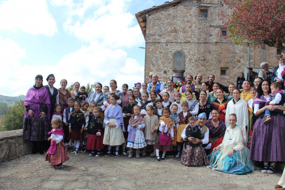 Las jotericas más valientes de Cedrillas cantan  “con emoción y cariño”  a la Virgen del Pilar