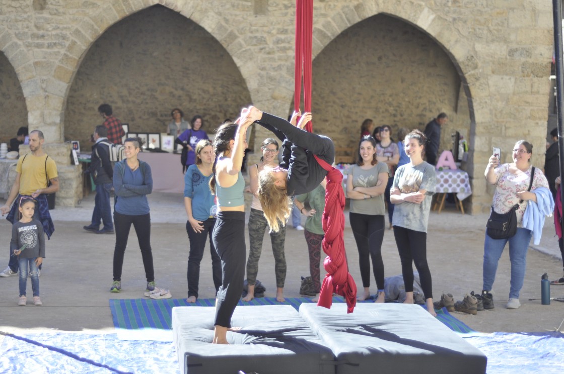 Las mujeres artistas y artesanas aragonesas dejan su impronta en el III MAR Festival de Cantavieja