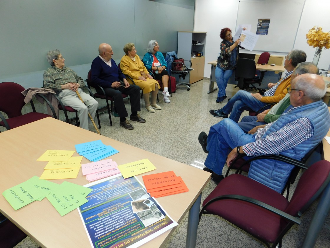 Los recuerdos afloran entre los vecinos del  Carmen para construir la memoria del barrio