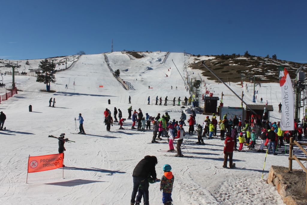 Las estaciones de esquí de Teruel registran una gran campaña de nieve y público