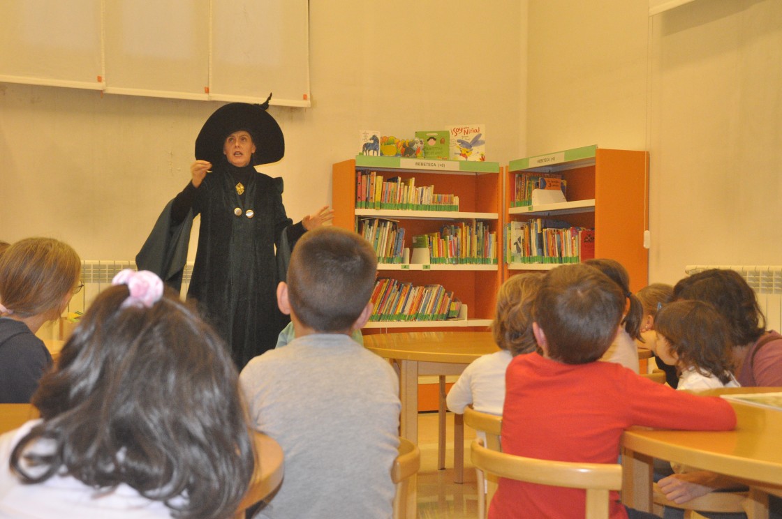 Plutarco, McGonagall y Haddock celebran el Día de las Bibliotecas