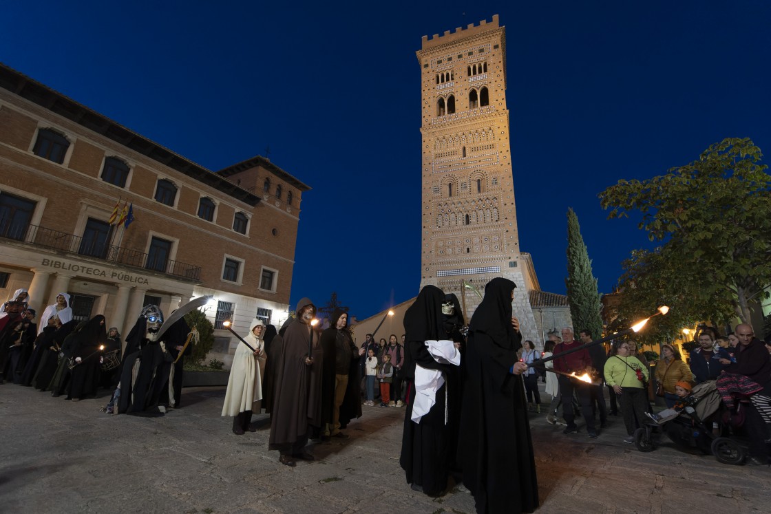 Los muertos vuelven a tomar las calles de Teruel durante la Noche de Ánimas