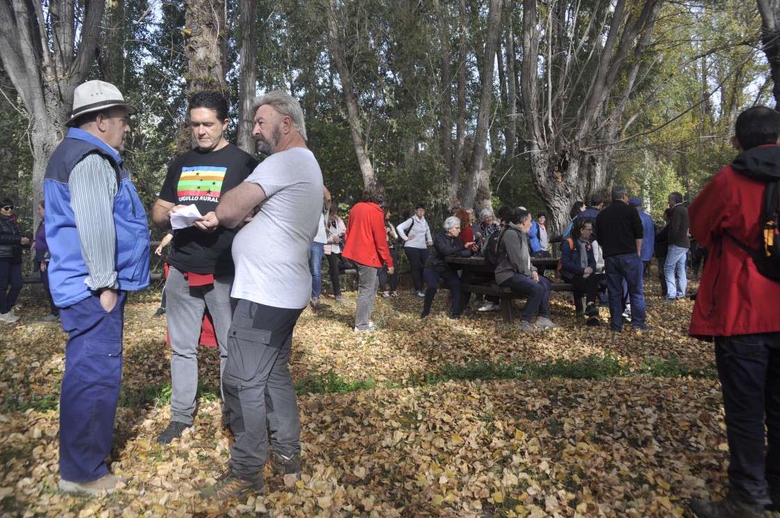 Pedro Pérez Boned y Bucardo Folk Aragonés, nombrados Amigos del Chopo Cabecero