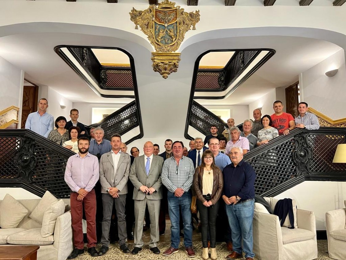 Los vecinos de los pueblos de la asociación Viento Alto tendrán la electricidad gratis