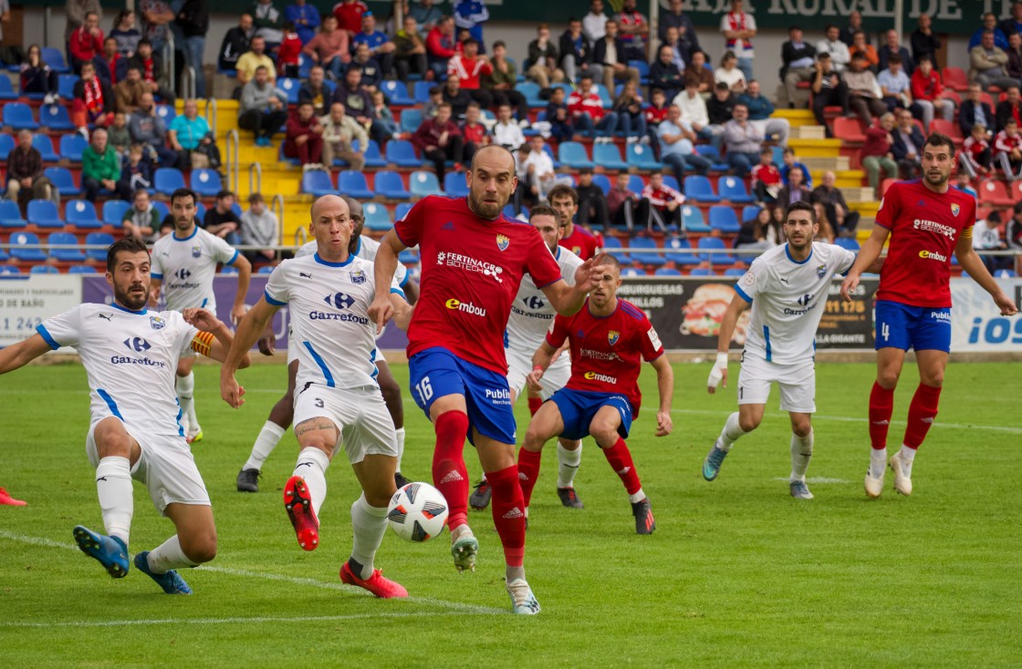 El CD Teruel se mantiene invicto, pero se le escapa el triunfo tras una buena segunda mitad en Pinilla ante el Prat (0-0)