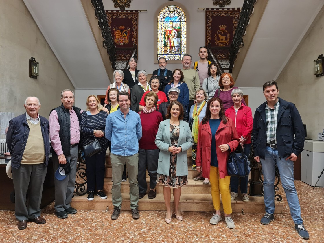 Un grupo chileno que recorre los territorios de la Corona de Aragón visita Teruel