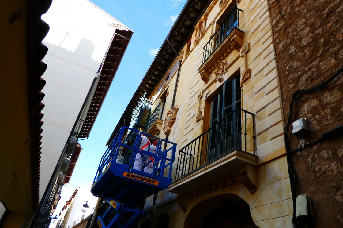 La Comunidad de Teruel interviene en la fachada modernista de su sede en la capital