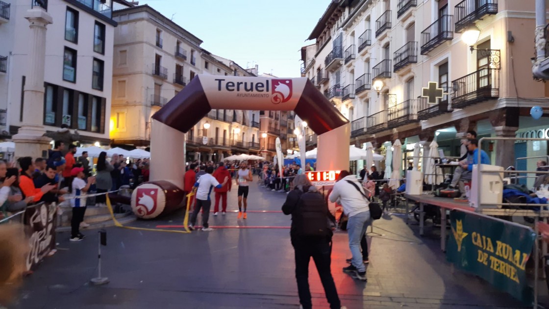 Luis Agustín, Sakva Montesinos y Josep Gómez, los mejores en la Media Maratón Ciudad de Teruel en las distancias de 7,14 y 21 kilómetros