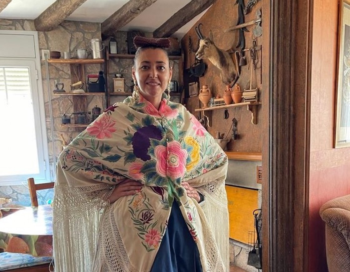 Laura Satué, profesora de canto y copla jotera: “No todo es cantar, bailar y tocar; componiendo jotas también se ayuda a que no decaiga”