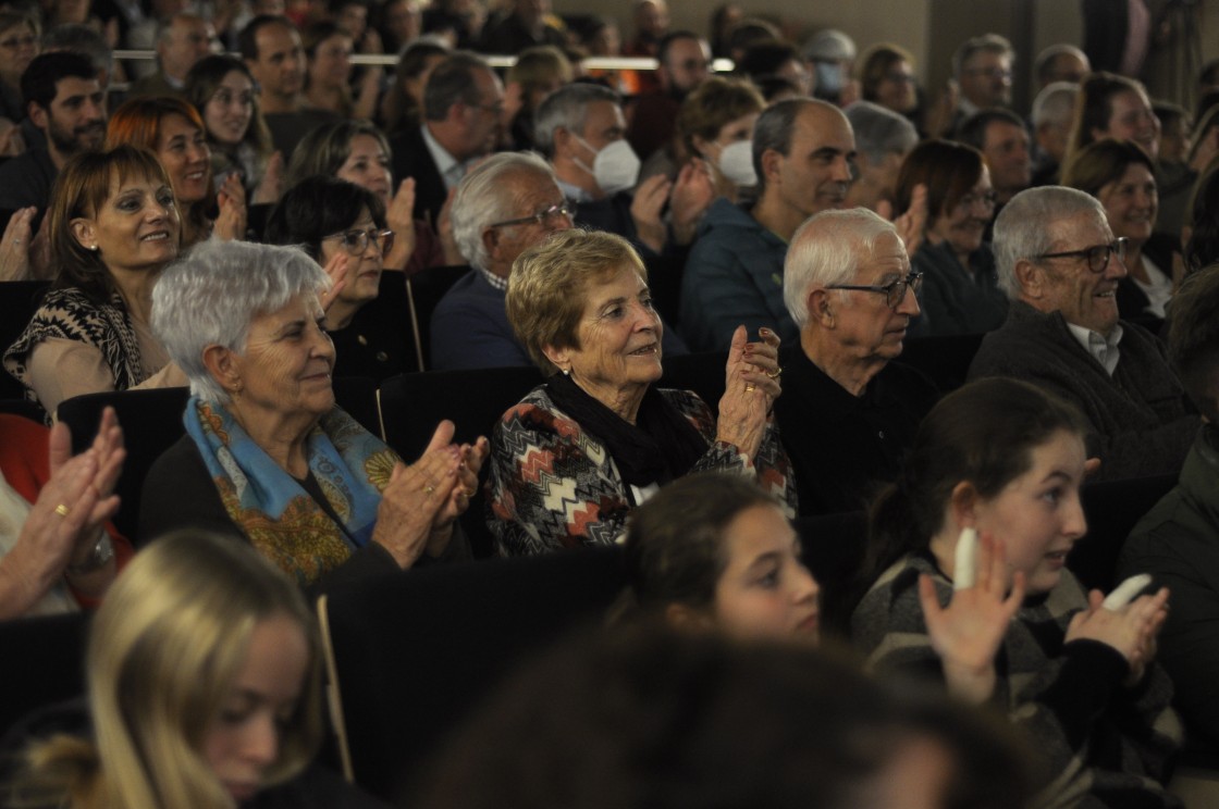 El nuevo auditorio de San Julián pasa con buena nota su apertura al público