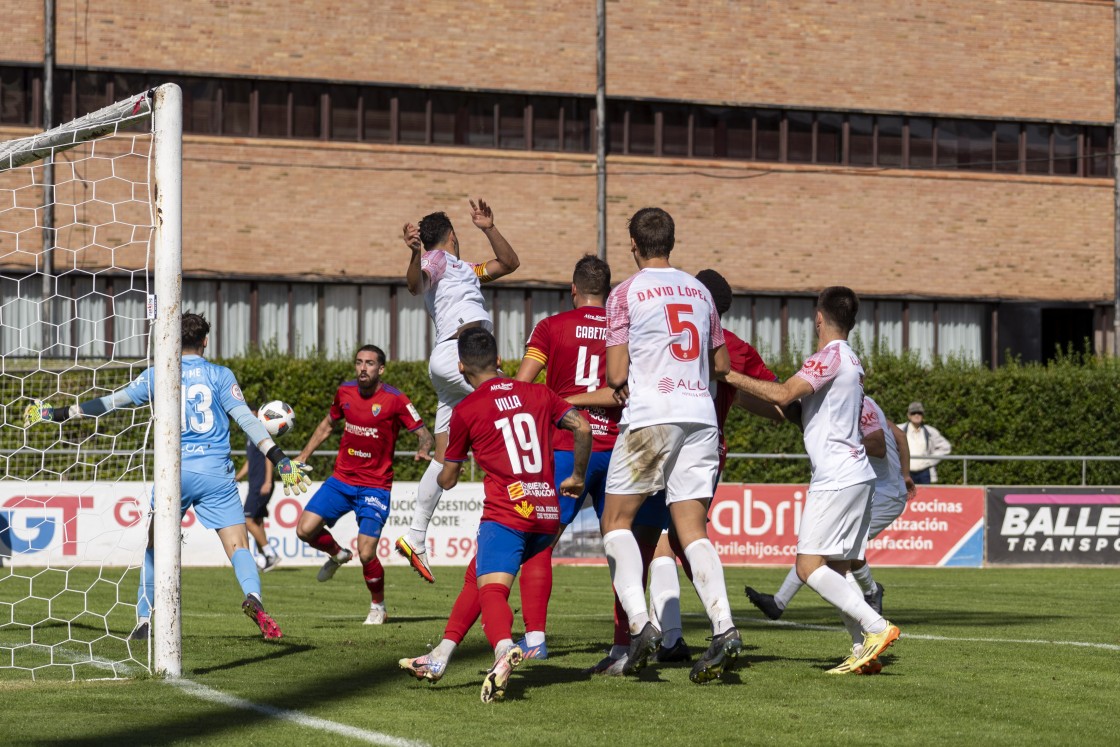 Fran Carmona, defensa del CD Teruel: “Vamos con el enfoque de poder pasar y seguir creciendo en Copa”